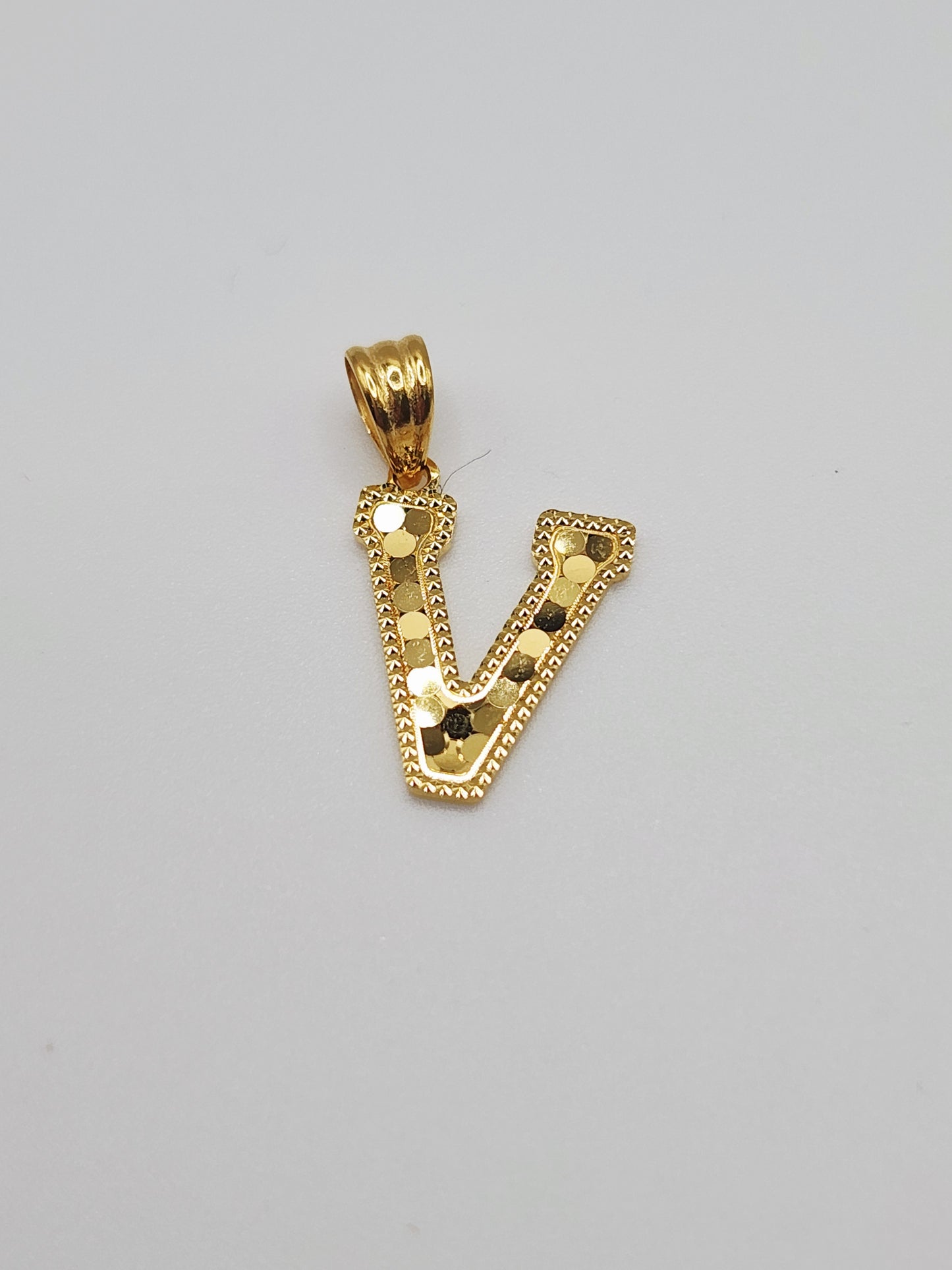 22K / 916 Gold - Inspire Ivry Melody Pendant'V' - 0.85 gm