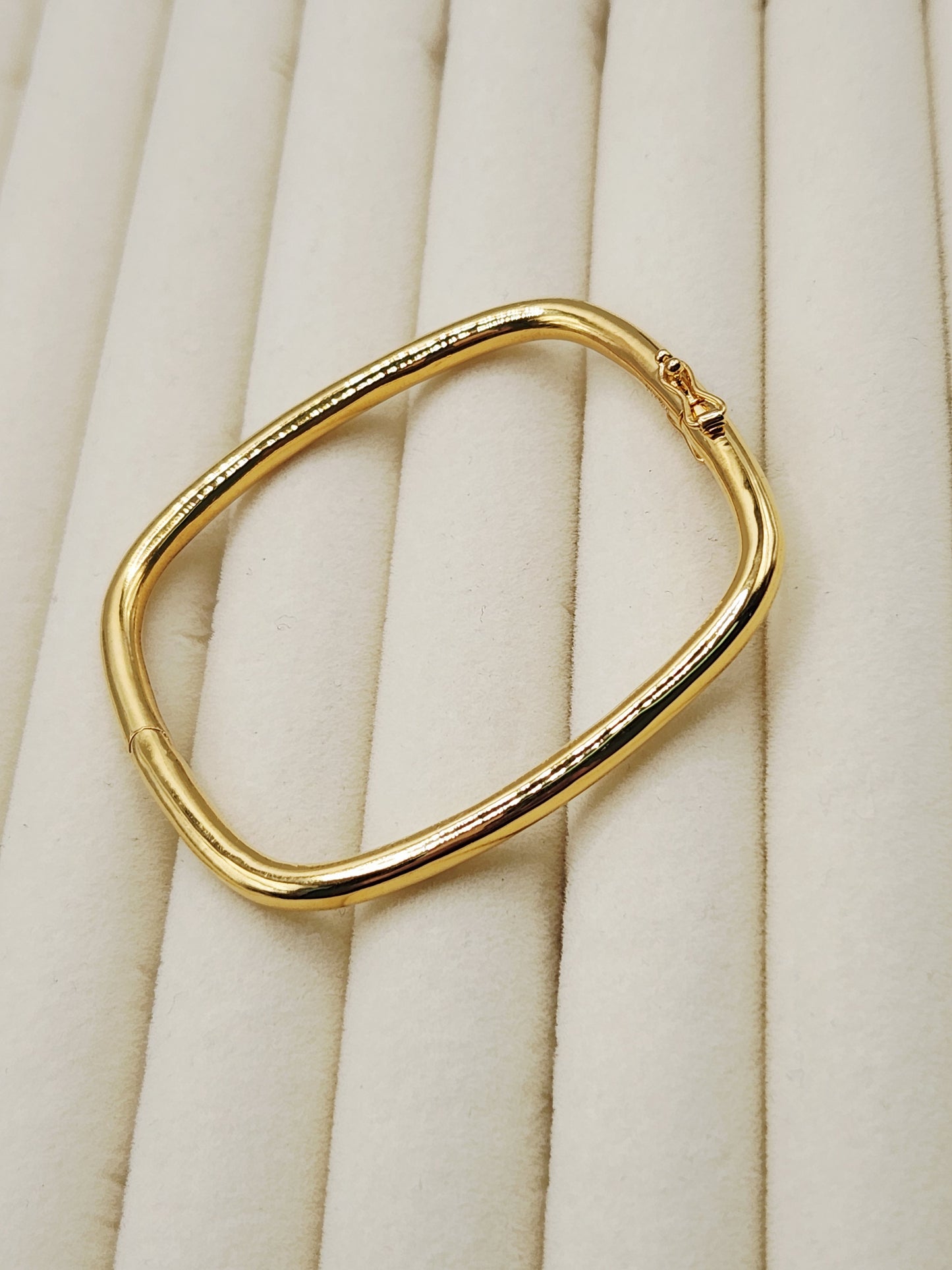 22K / 916 Gold - Inspire Ivry Iris Bracelet - 13.98 gm