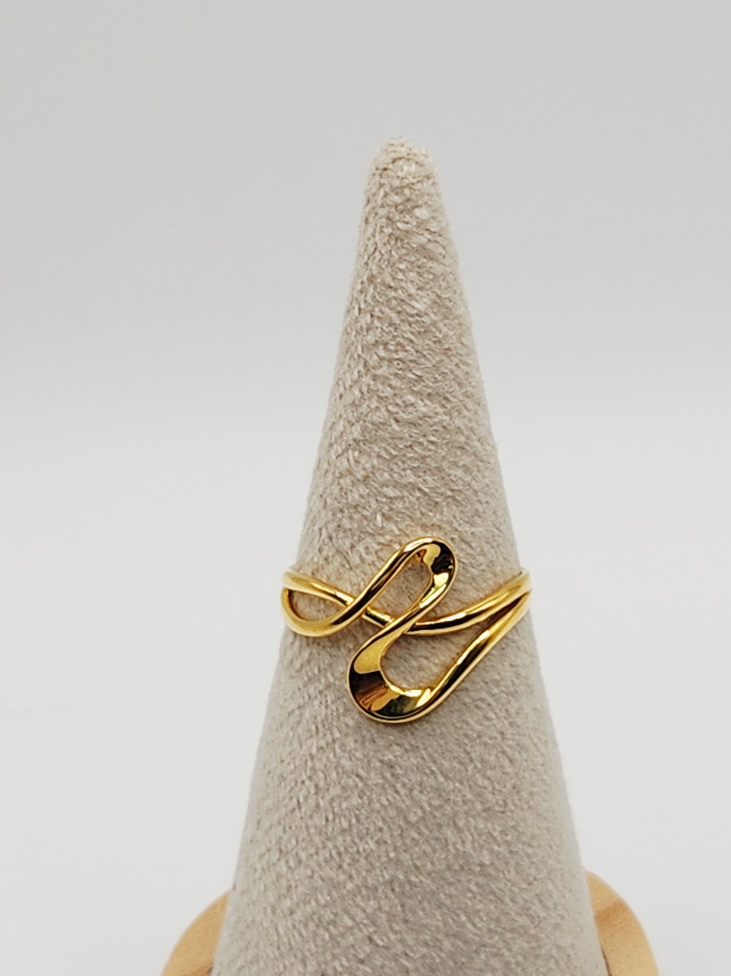 22K / 916 Gold - Inspire Chieti Queen Loop Ring - 2.54 gm