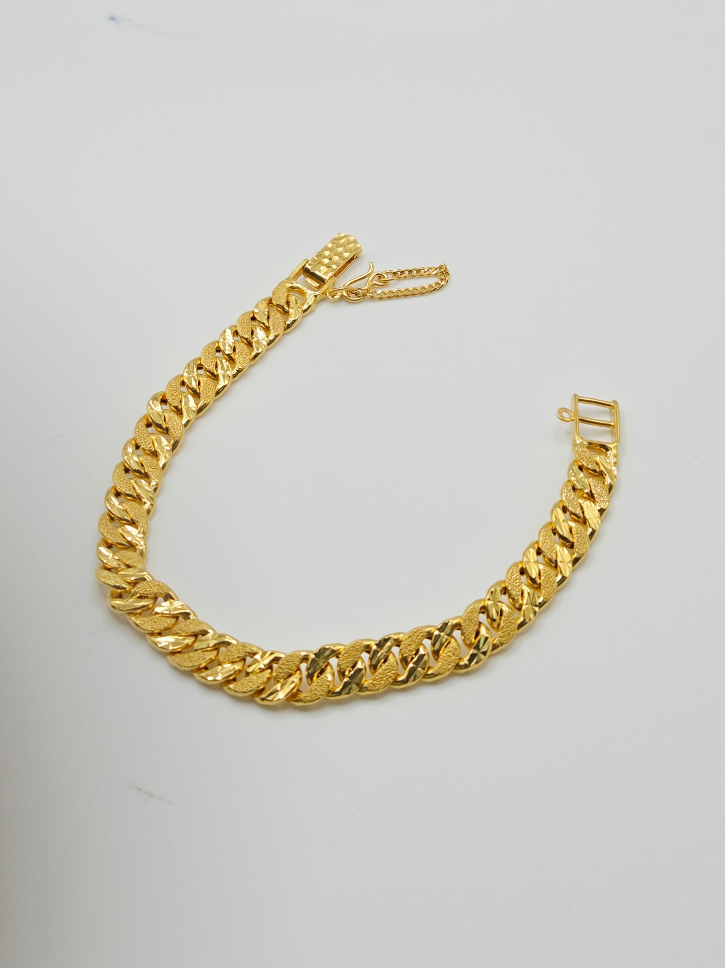 22K / 916 Gold - Inspire Ivry Remy Bracelet - 11.70 gm