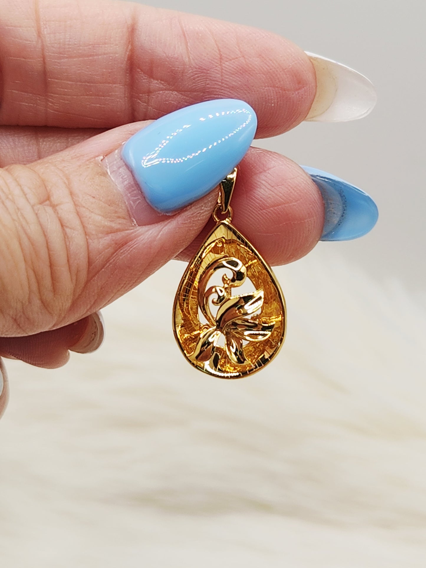 22K / 916 Gold - Inspire Ivry Scarlett Flower Pendant - 2.97 gm