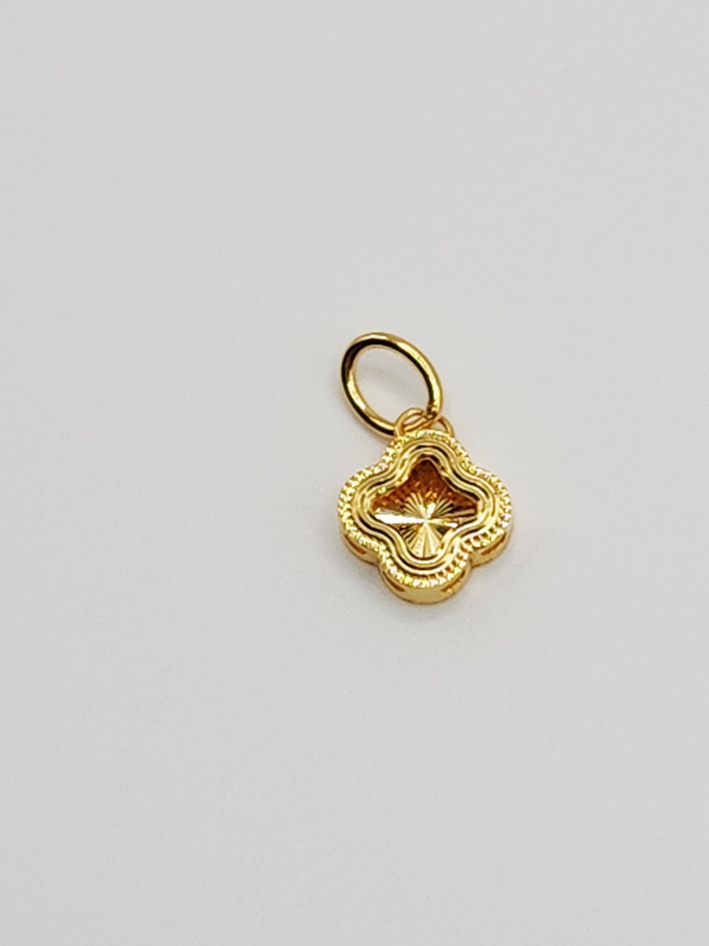 22K / 916 Gold - Inspire Chieti Queen Clove Pendant - 1.52 gm